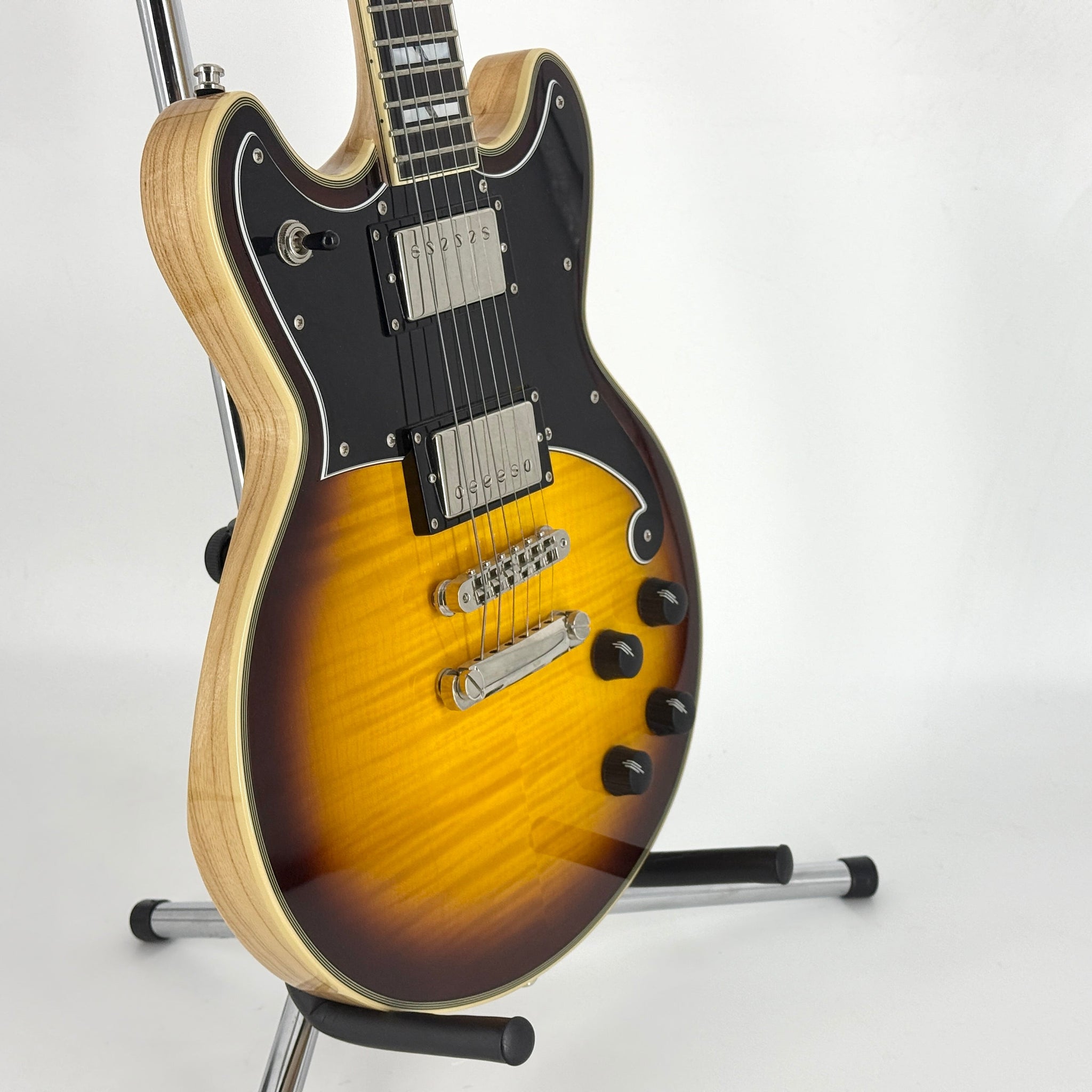 2022 D'Angelico Deluxe Brighton - Vintage Sunburst | Tonebay