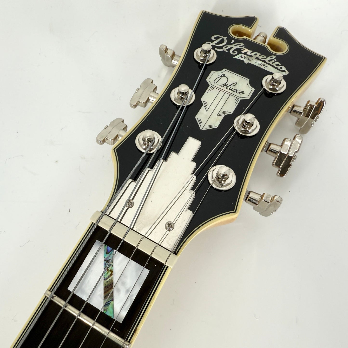 2022 D'Angelico Deluxe Brighton - Vintage Sunburst | Tonebay