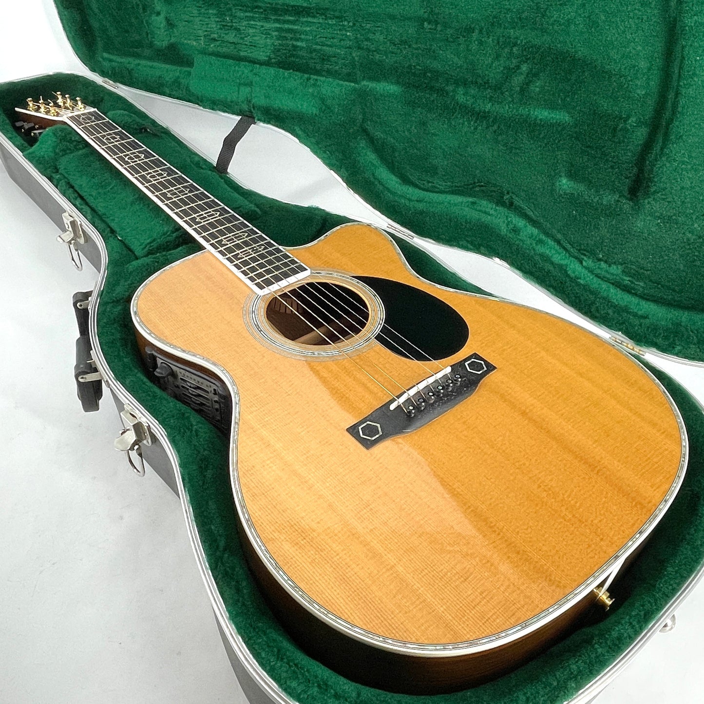 2007 Martin OMC Aura - Natural | Tonebay