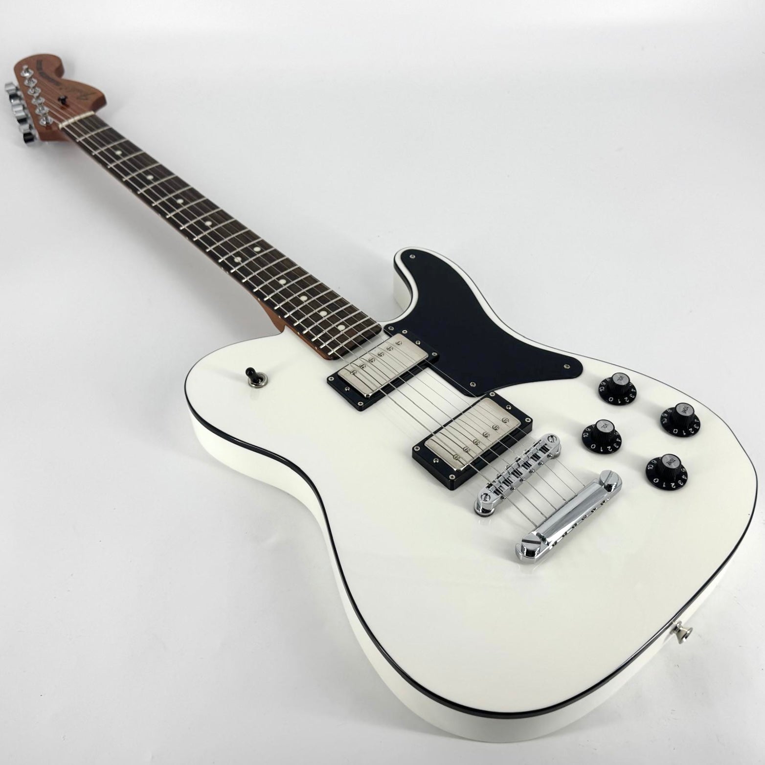 2020 Fender Troublemaker Telecaster Deluxe - Arctic White